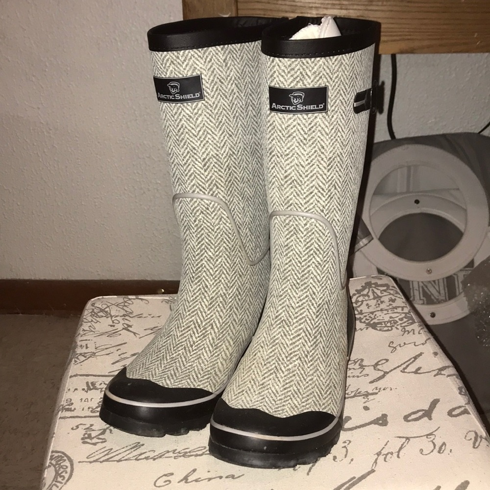 Snow boots
